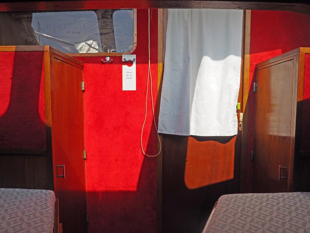 Cabin en avant, H&eacute;bergements